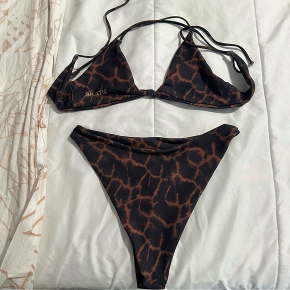 Skatie Black and Brown Patterned Bikini Top & Bottom | Size M - Picture 4 of 4